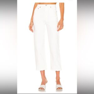 Ribcage Straight Ankle in WHITE
LEVI'S. Raw hem.